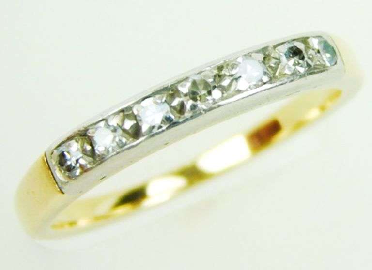 Vintage 14K Band with 7 Diamonds, Size 6