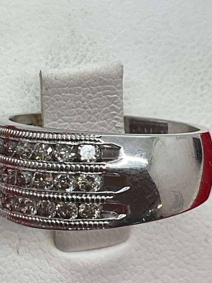 CERTIFIED 14KT SOLID WHITE GOLD AND DIAMOND BAND RING