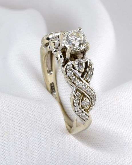 Nice Modern WG Diamond Ring