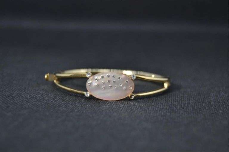 Ladies Vintage Monet Clasped Bangle Bracelet