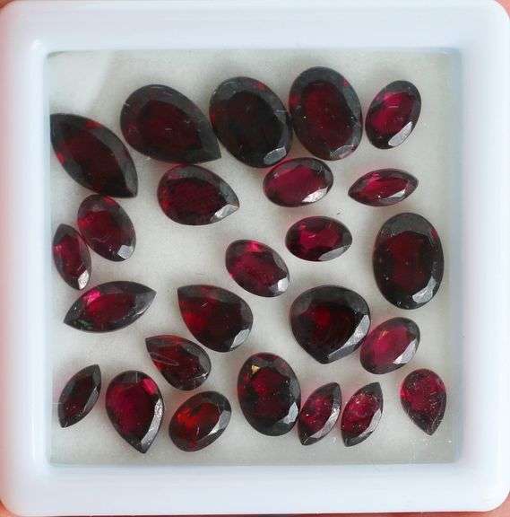Glittering 20.63ct 25 piece Rhodolite Garnet set
