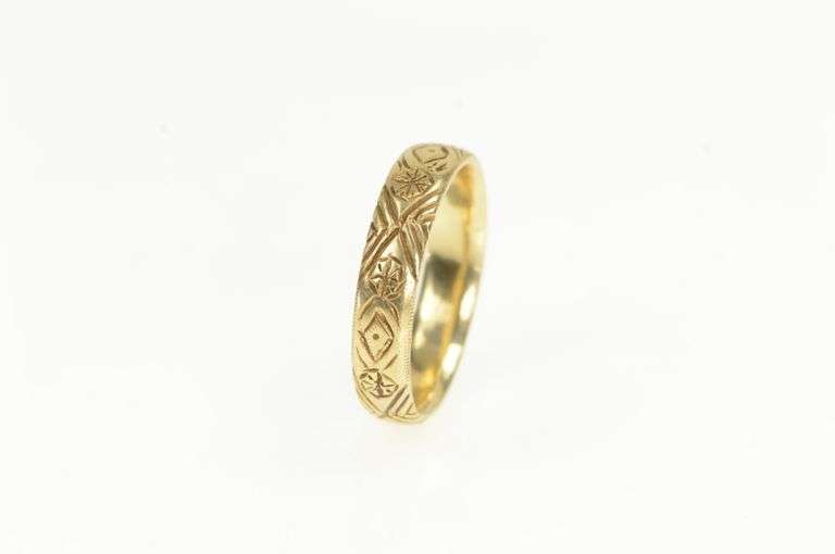 14K Yellow Gold Geometric Floral Pattern 4.9mm Wedding Band Ring