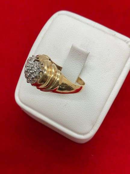 10KT SOLID GOLD AND DIAMOND HEART RING