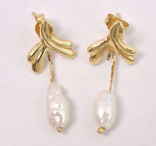 Pleasant Pearl Dangle Earrings In 14K Yellow Gold