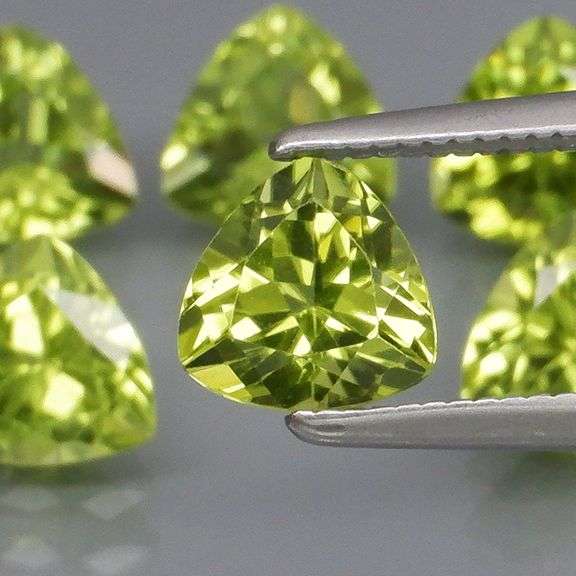 Fantastic 5.24ct 6x6mm trillion cut Peridot set