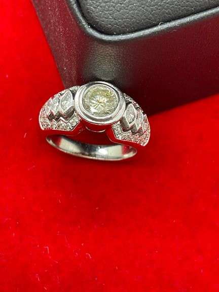 CERTIFIED 18K WHITE GOLD AND DIAMOND RING