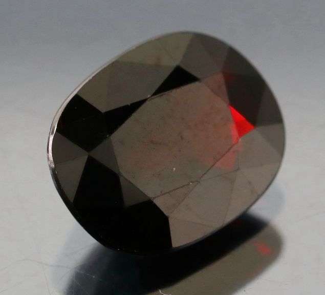 Glittering! 4.66ct red Spessartite garnet