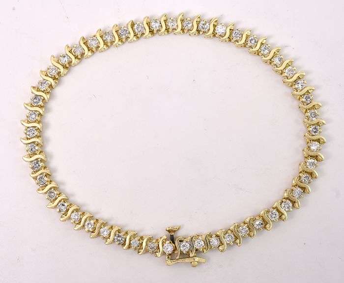 Admirable Approx. 1.5CTW Diamond Tennis Bracelet in Yellow Gold