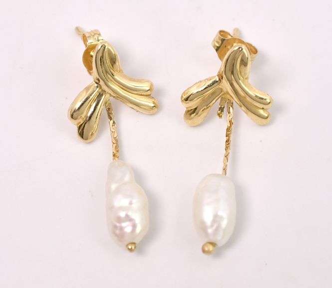 Pleasant Pearl Dangle Earrings In 14K Yellow Gold