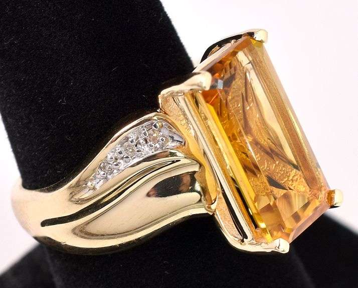 Stunning Citrine And Diamond Ring in Yellow Gold