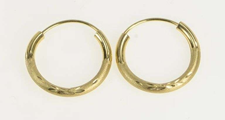 14K Yellow Gold 17.0mm Leaf Pattern Vintage Seamless Hoop Earrings