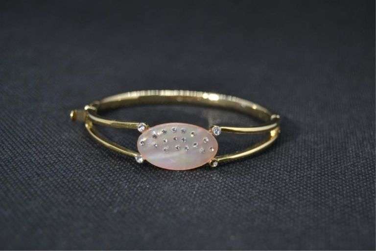 Ladies Vintage Monet Clasped Bangle Bracelet