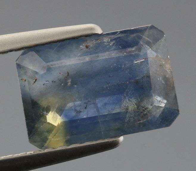 Amazing 2.43ct emerald cut blue and yellow Sapphire
