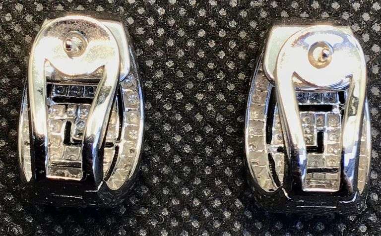 GORGEOUSAND STYLISH 18K WHITE GOLD DIAMOND PAVE EARRINGS