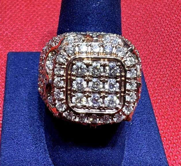 MAGNIFICENT MENS 14K  ROSE DIAMOND RING.