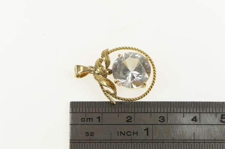 14K Yellow Gold Solitaire Rope Trim Leaf Design Statement Pendant