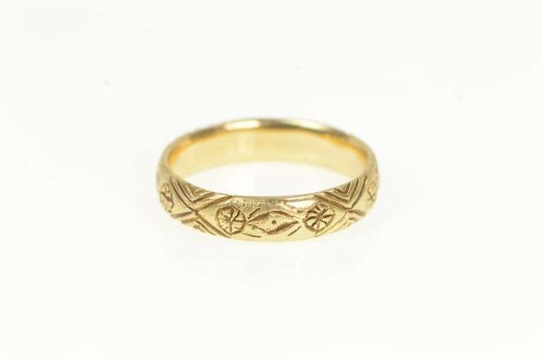 14K Yellow Gold Geometric Floral Pattern 4.9mm Wedding Band Ring