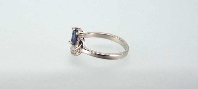 1.5 Ct. Natural Blue Sapphire Ring