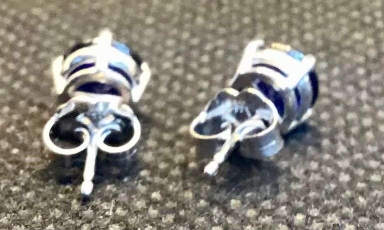 ELEGANT AND TIMELESS 14K WHITE GOLD BLUE SAPPHIRE STUD EARRINGS
