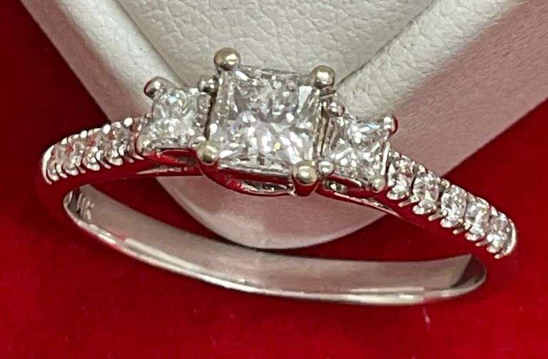 CERTIFIED 14K WHITE GOLD AND DIAMOND RING