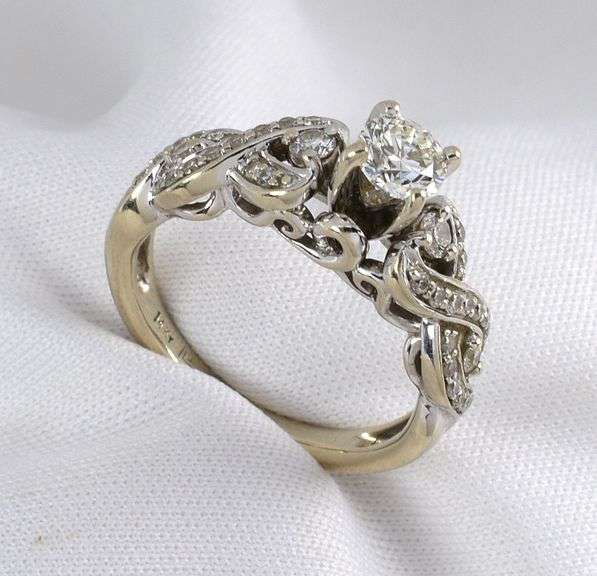 Nice Modern WG Diamond Ring