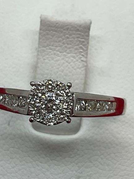 LADIES 14K WHITE GOLD AND DIAMOND RING