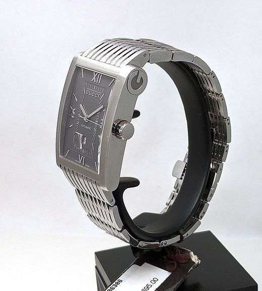 Gucci men's wristwatch 8600M Automatic Swiss Made NEW with tags box and papers