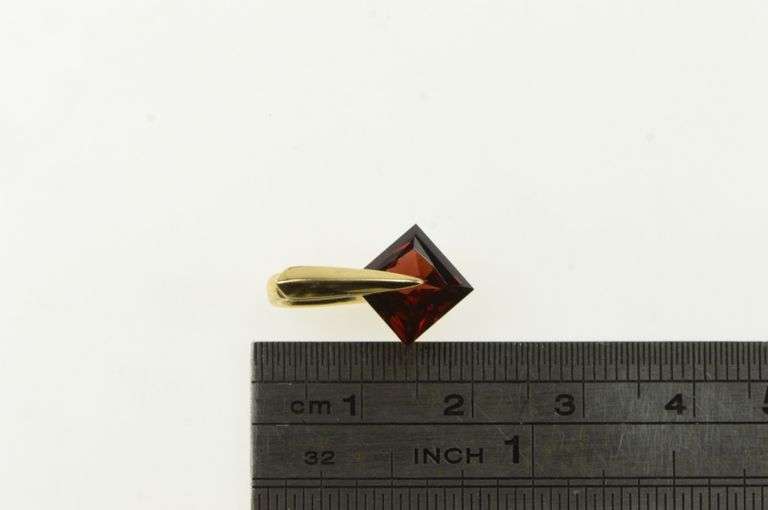 14K Yellow Gold Princess Garnet Ornate Classic Vintage Pendant