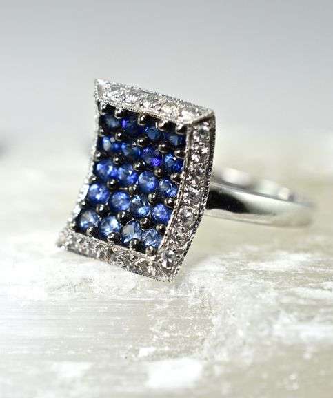 Pretty Gradiating Shades of Sapphires in a Fascinating 14K Ring