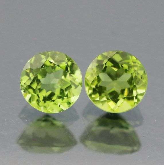 Gorgeous 1.22ct heavy flashing Peridot pair