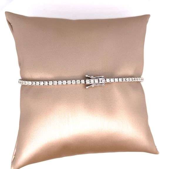 4 CARAT! DIAMOND TENNIS BRACELET WITH 3 DIAMOND FLOWERS