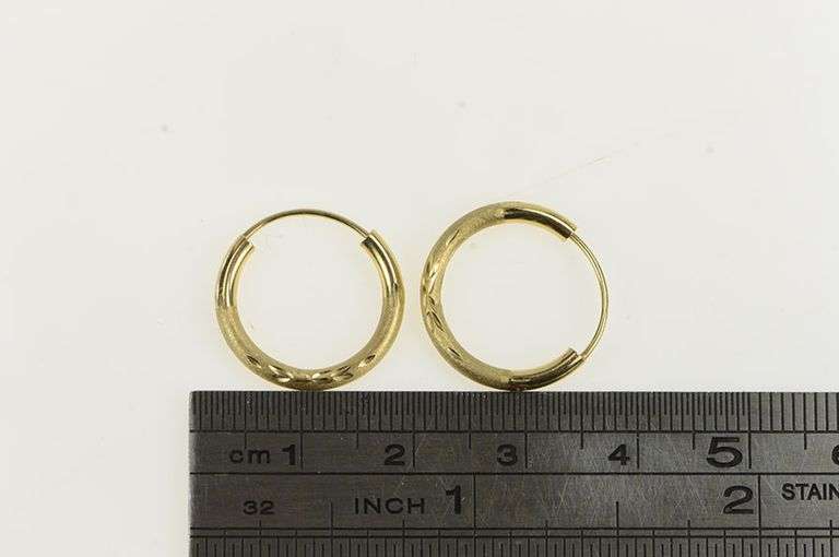 14K Yellow Gold 17.0mm Leaf Pattern Vintage Seamless Hoop Earrings