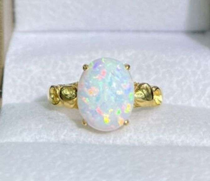STUNNING 14KT SOLID YELLOW GOLD AND OPAL COCKTAIL RING