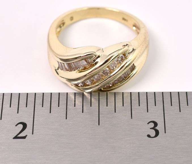 Beautiful Diamond Twist Ring in 14K Yellow Gold
