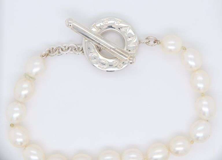 Tiffany & Co Fresh Water Pearl Toggle Bracelet