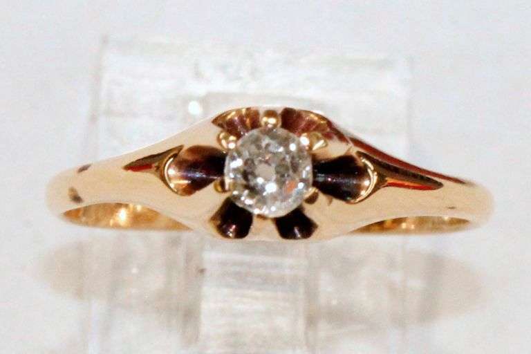 sparkling Diamond Soliitare in 14k