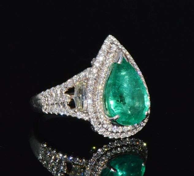 GIA Certified Emerald and Diamond Cocktail Ring in 18kt Solid White Gold
