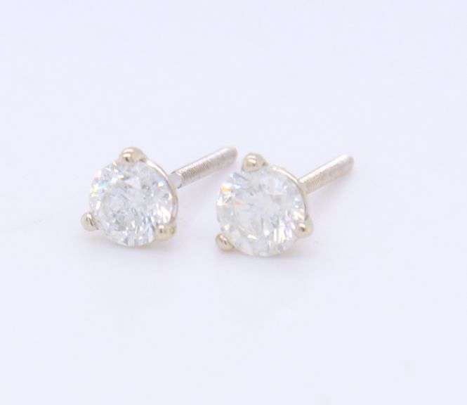 Elegant White Gold 0.52ctw Diamond Stud Earrings