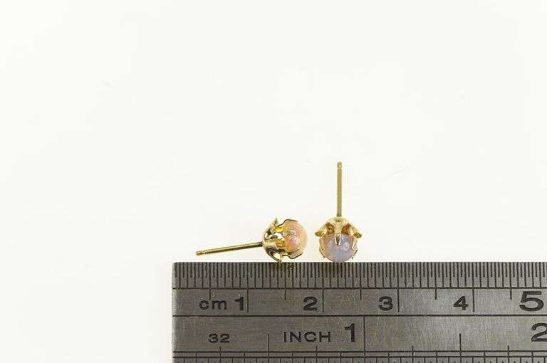 14K Yellow Gold Retro Sim. Opal Classic Round Scalloped Stud Earrings