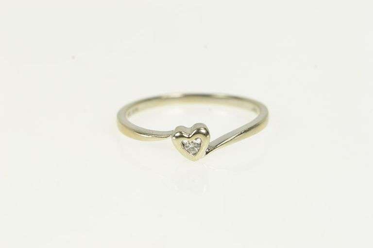 10K White Gold Diamond Heart Love Solitaire Promise Classic Ring