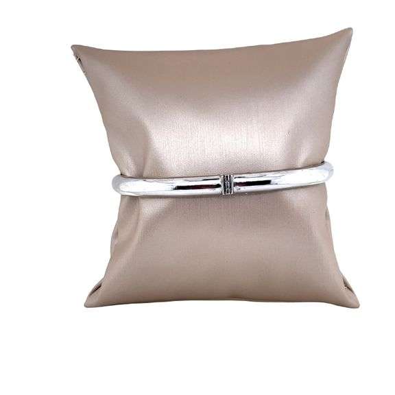 18K WHITE GOLD OPEN BANGLE WITH DIAMONDS