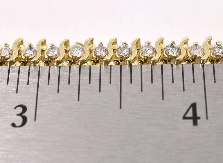Admirable Approx. 1.5CTW Diamond Tennis Bracelet in Yellow Gold