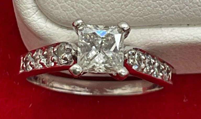 CERTIFIED 14K WHITE GOLD AND DIAMOND ENGAGEMENT RING