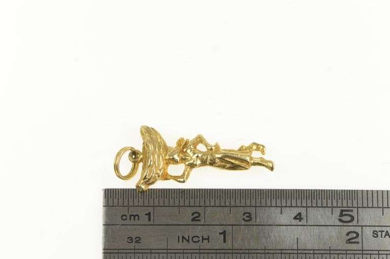 14K Yellow Gold Banana Bunch Carrying Lady Woman Vintage Charm/Pendant