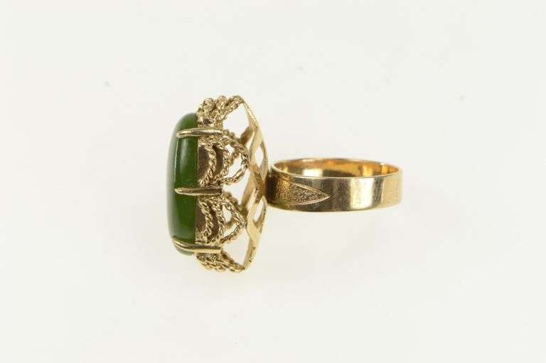 14K Yellow Gold 1960's Nephrite Scalloped Rope Trim Cocktail Ring