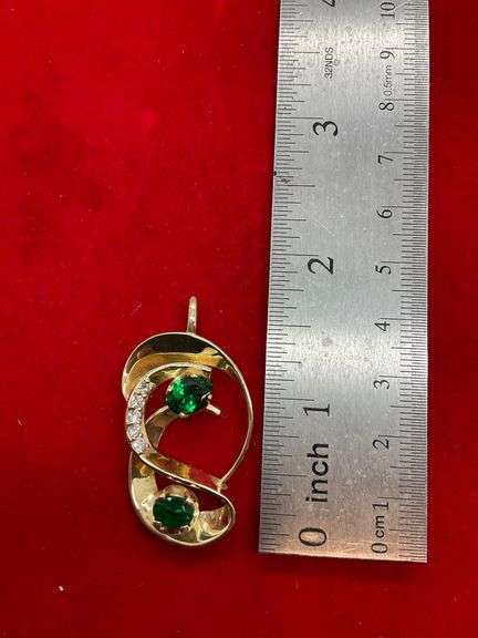 CERTIFIED BRAND NEW 14K YELLOW GOLD DIAMOND AND EMERALD PENDANT