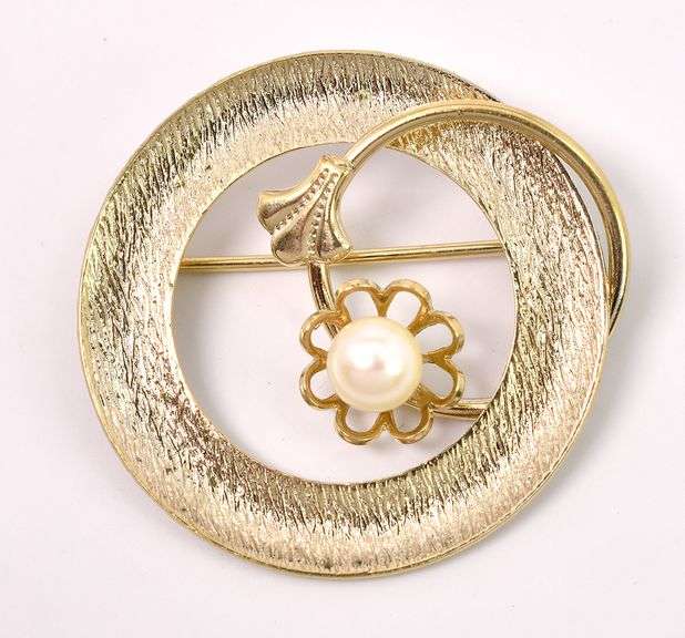 Cute Pearl Pin In 14K Yellow Gold