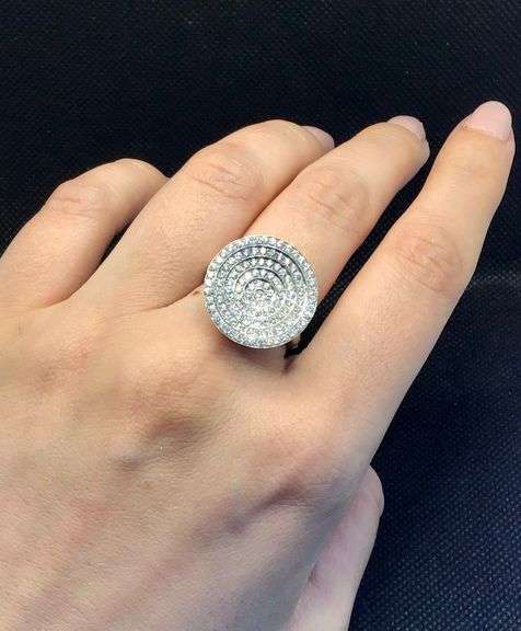 FANCY AND STYLISH 18K WHITE GOLD ROUND BRILLIANT CUT DIAMOND RING