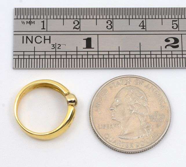 Sweet 18k Ring with Diamond Accents