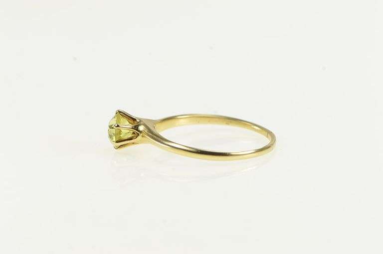 10K Yellow Gold Victorian Sim. Peridot Solitaire Statement Ring